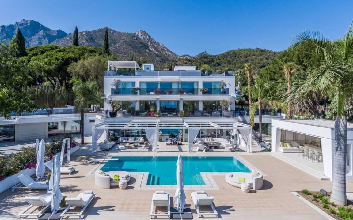 Marbella Villa | 1100 m² Villa ∙ 8 bedrooms ∙ 16 guests