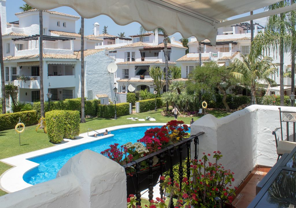 Marbella Apartment | 3 Bedroom Apartment in Los Naranjos de Marbella near Puerto Banus