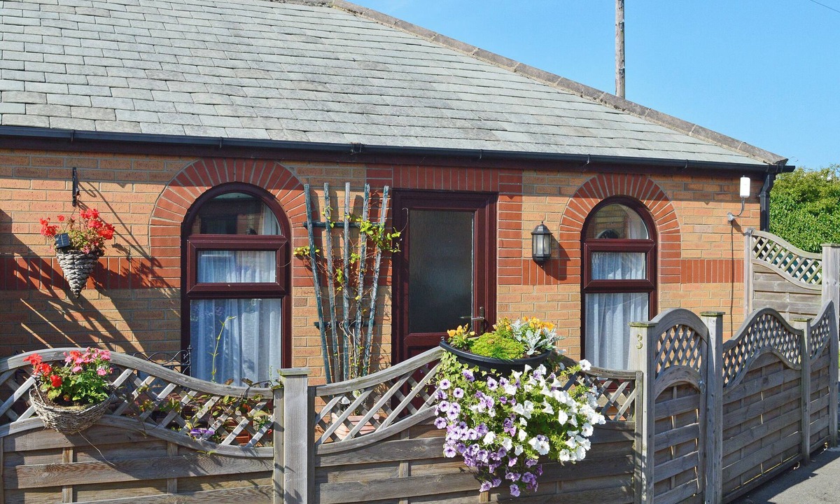 Cayton Cottage | 3 Eldin Hall Properties