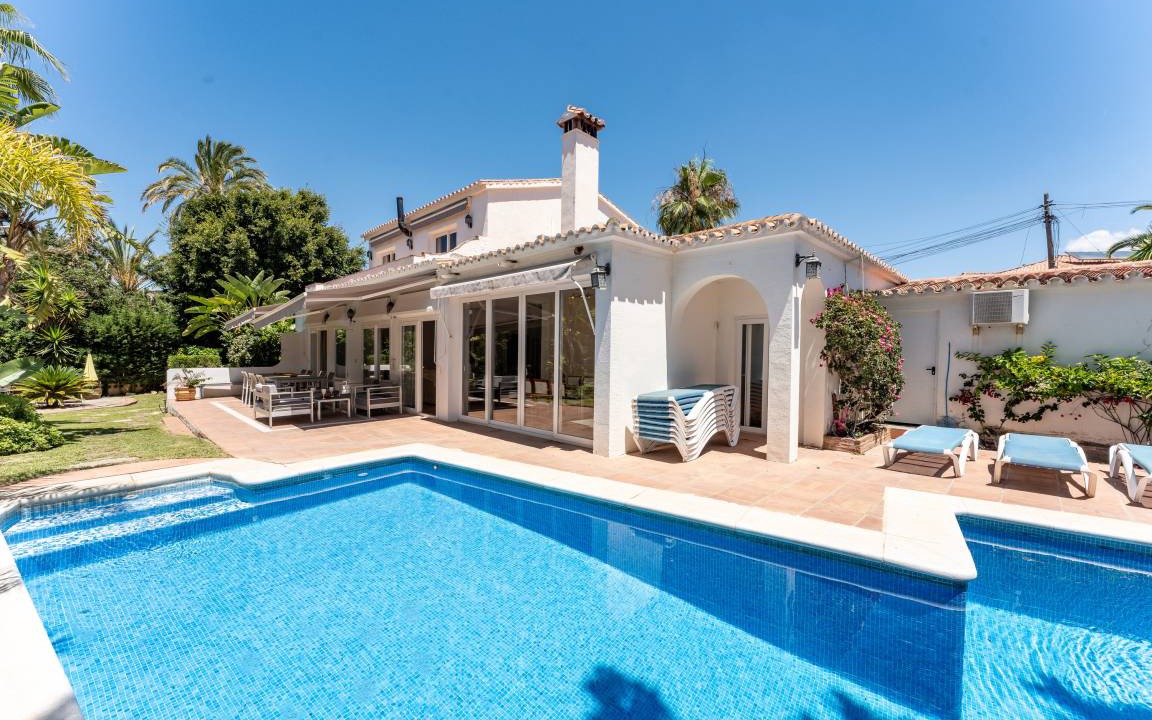 Urbanizacion Marbessa Villa | 350 m² Villa ∙ 5 bedrooms ∙ 11 guests