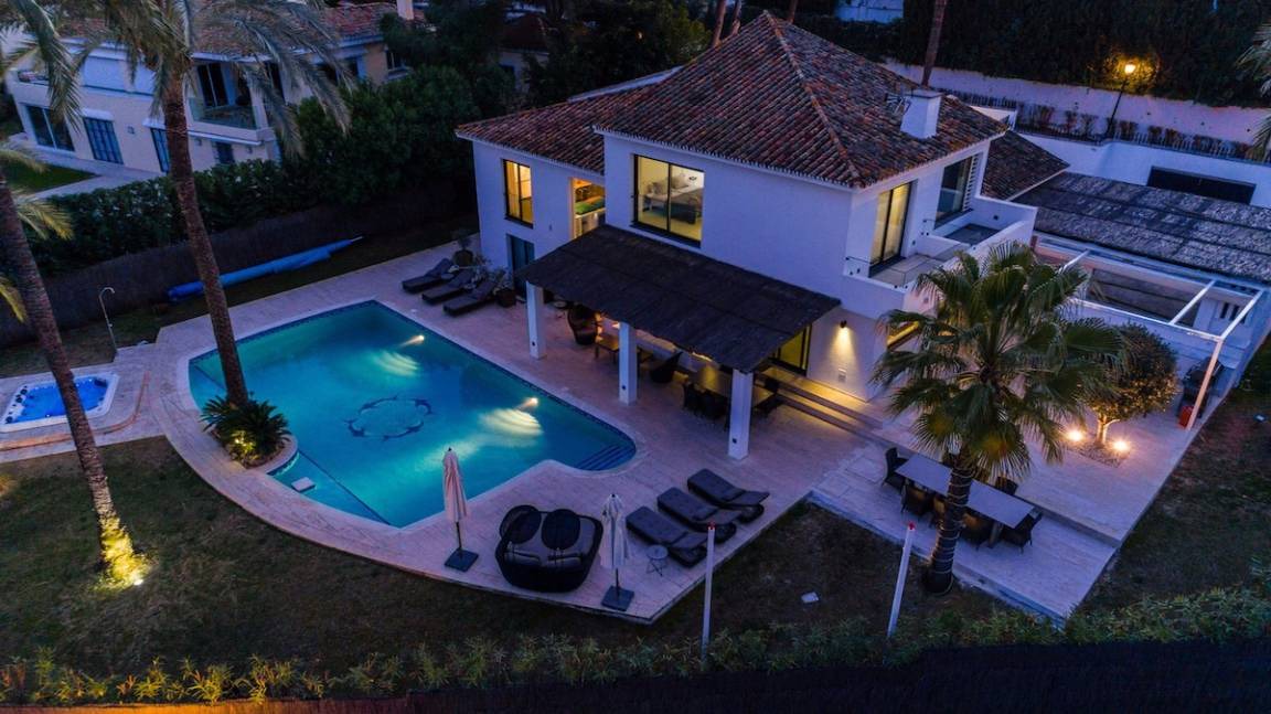 Nueva Andalucia Villa | 390 m² Villa ∙ 5 bedrooms ∙ 12 guests
