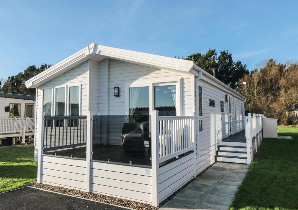 Finch | Cayton Bay