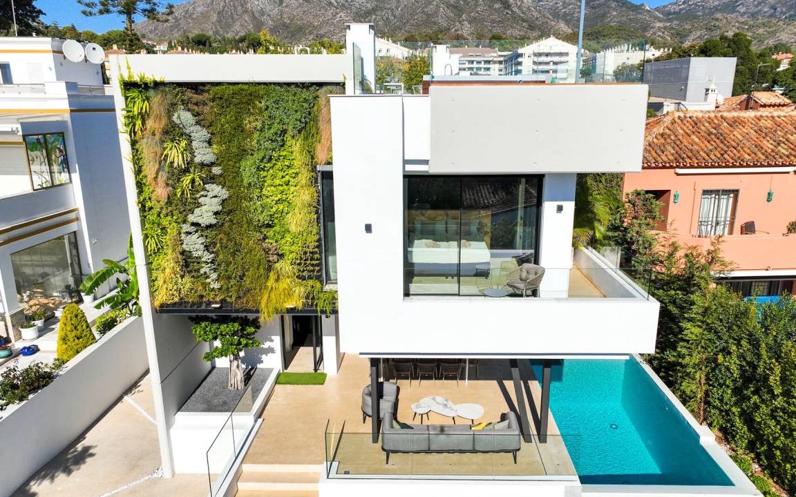 Golden Mile Villa | 447 m² Villa ∙ 4 bedrooms ∙ 8 guests
