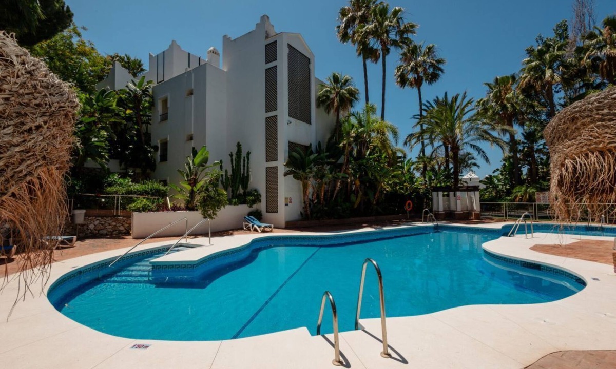 Urbanizacion Hacienda las Chapas Apartment | Apartment, next to the beach and with sea views, in Marbella