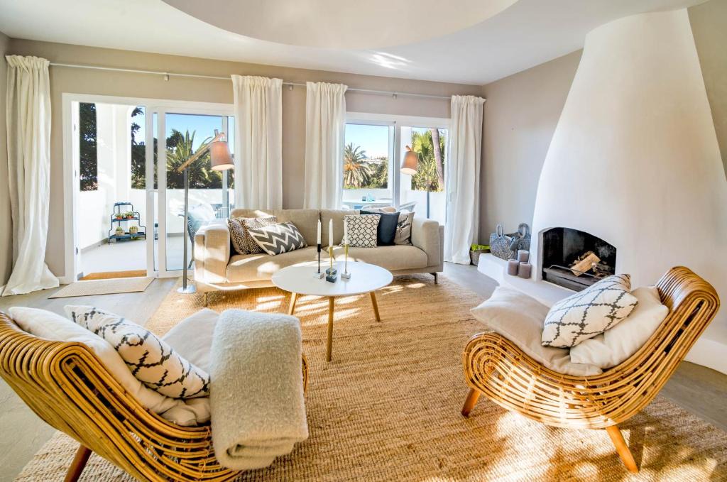 Marbella Apartment | AS12 - Modern Holiday Apartment in Aloha, Marbella
