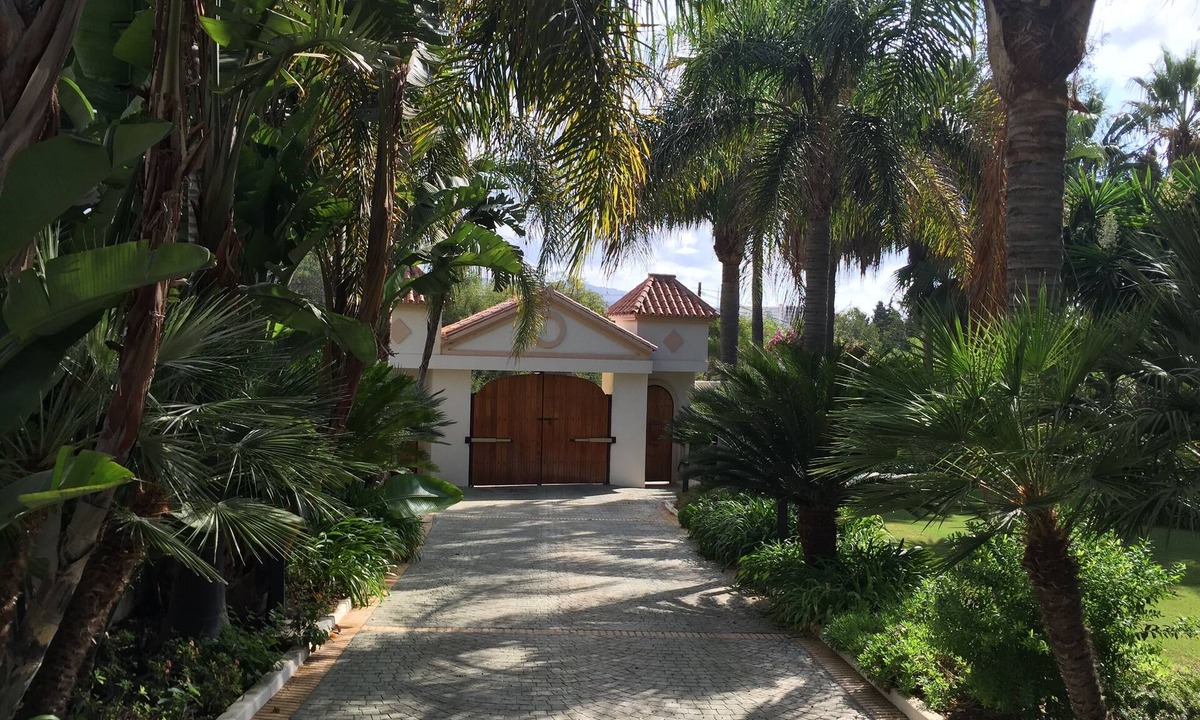 Marbella Villa | Beautiful Family Home walking distance to the beach