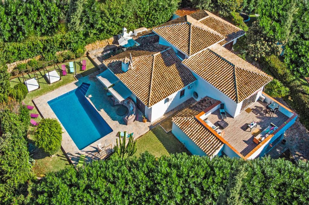 Urbanizacion el Rosario Villa | BIG VILLA 34121390 WITH 10 BEDROOMS EL ROSARIO MARBELLA, PRIVATE POOL FOR HOLIDAY RENTALS