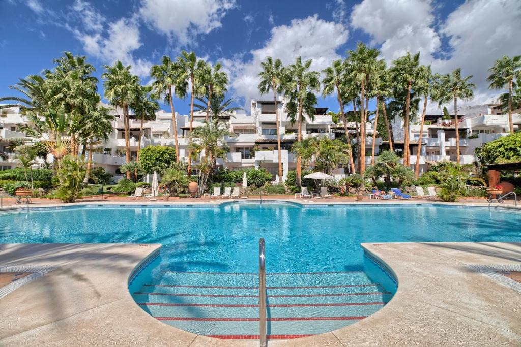 Golden Mile Apartment | BRIGHT NEW APARTMENT IN PUENTE ROMANO