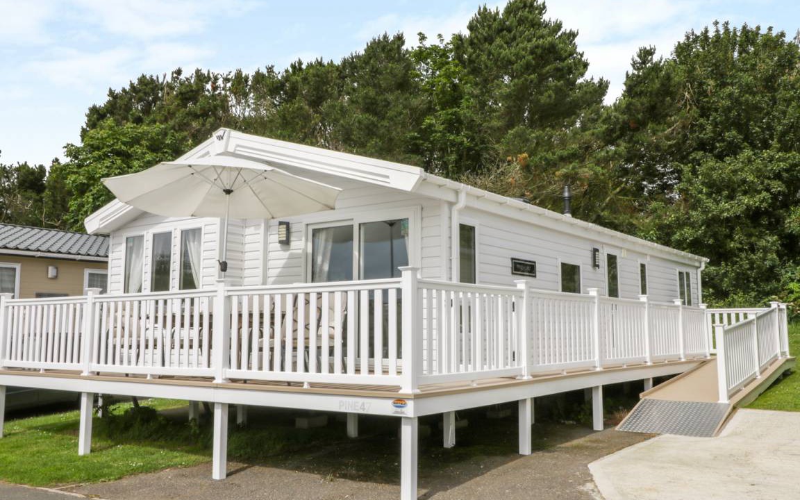 Cayton Bay Cottage | Cabin ∙ 3 bedrooms ∙ 6 guests