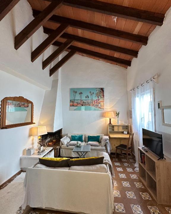Urbanizacion Pinos Verdes House | Casa Bela, casa reformada en Marbella muy cerca de la playa