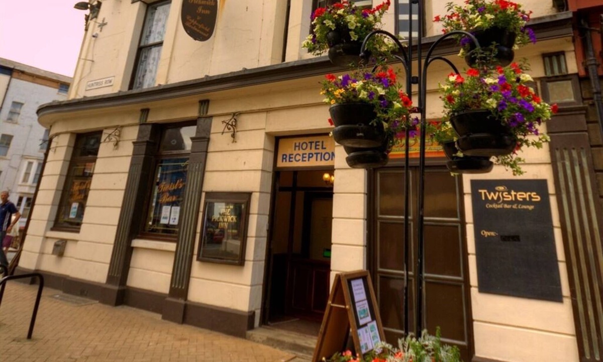 Scarborough City Centre House | Dickens Bar and Inn