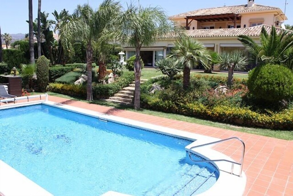 Urbanizacion Marbessa Villa | Fantastic villa in Marbesa directly on the beach