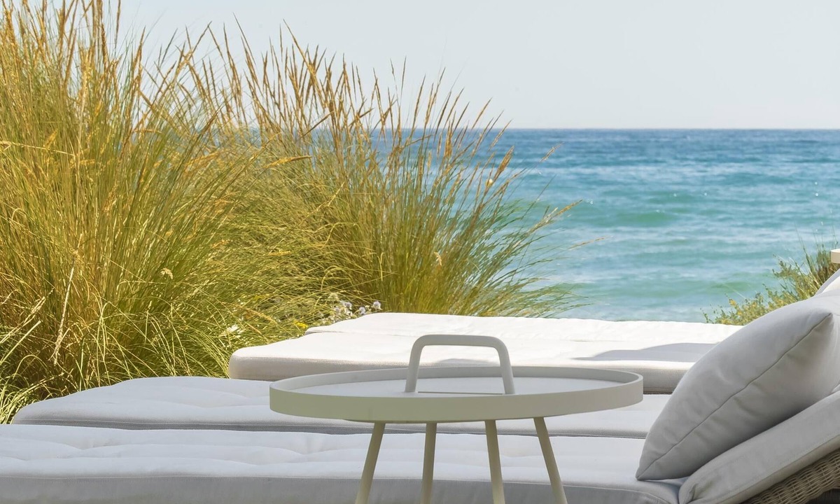 Urbanizacion Costabella Villa | Frontline 6 BDRM Luxury Villa w Beach Access