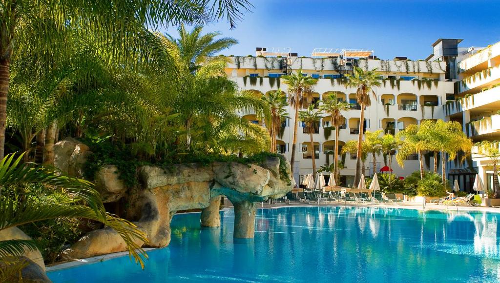Golden Mile Apartment | Guadalpin Residences