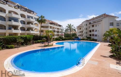 Nikki Beach Apartment | Hacienda Playa Elviria 300 m playa,jardin , 2 hab ,MARBELLA