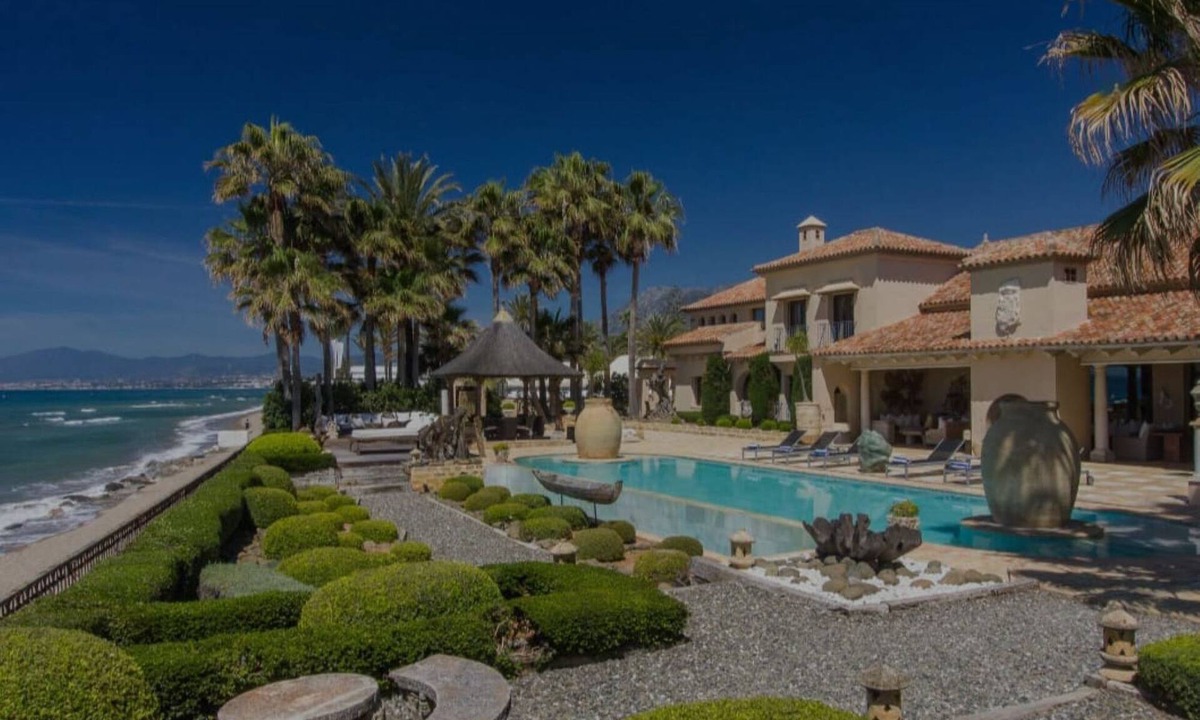 Marbella House | Holiday Home 'Villa Los Monteros Playa' with Sea View, Wi-Fi and Air Conditioning