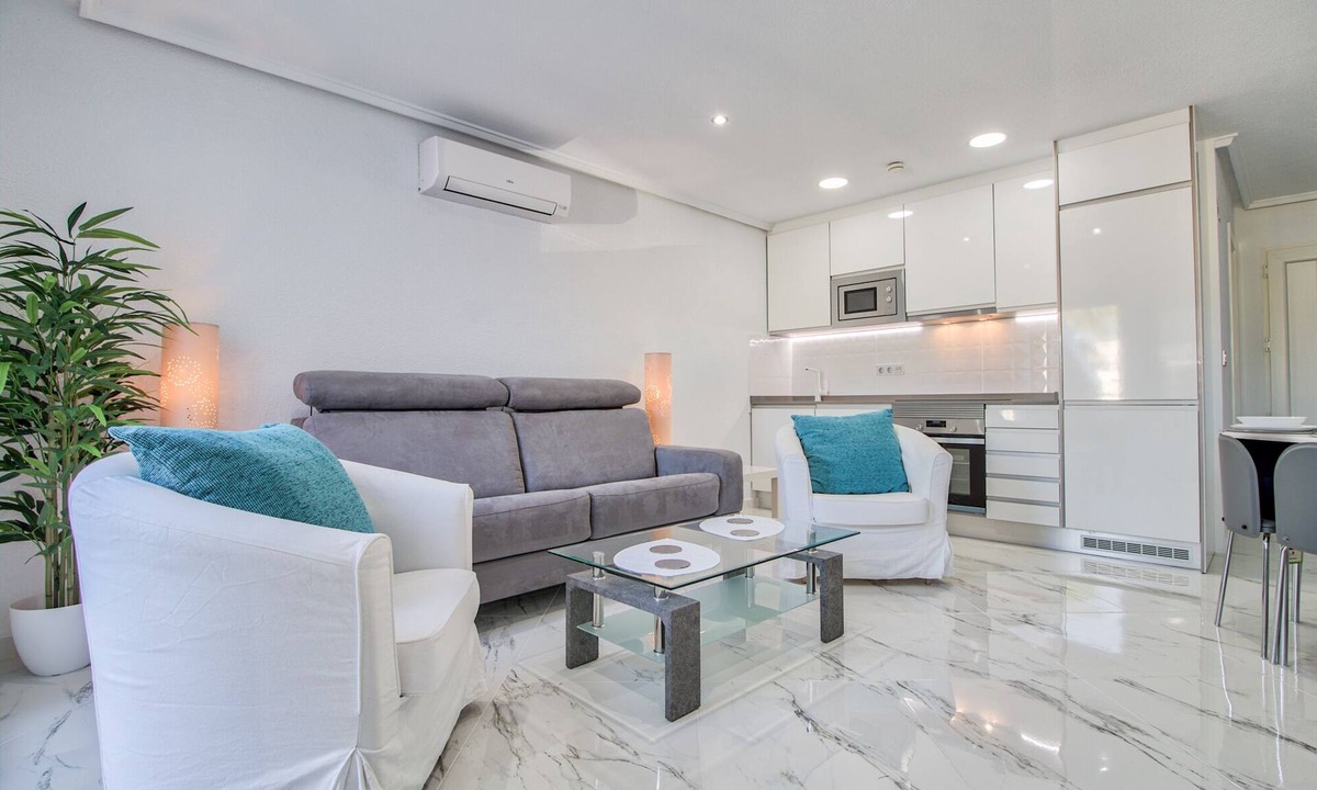Quesada Apartment | Immaculate modern apartment in the high st of the very popular Ciudad Quesada.