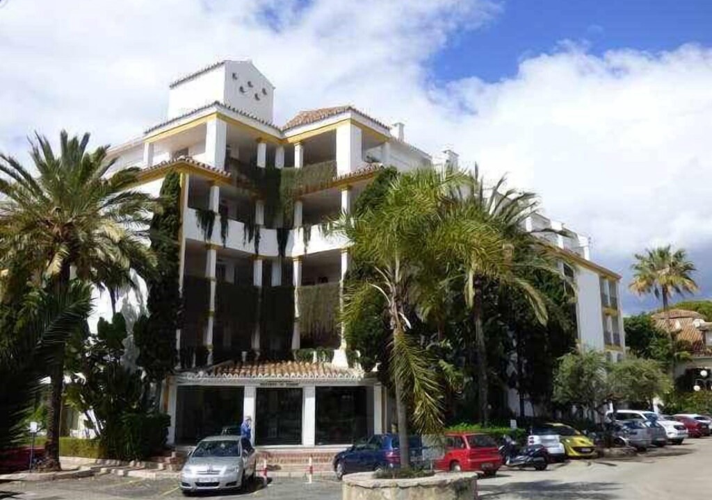 Artola Apartment | Jardines de Artola Apartment | EaW Homes