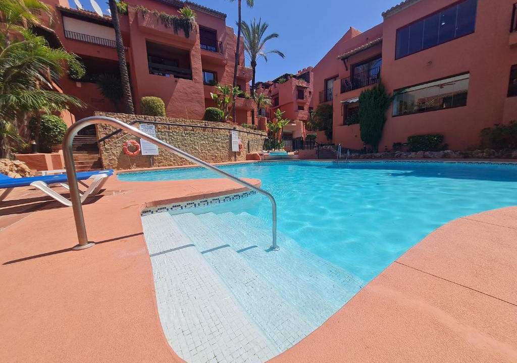 Elviria Apartment | Luxury 2-Bed Apartment Elviria - Pool Sauna & gym