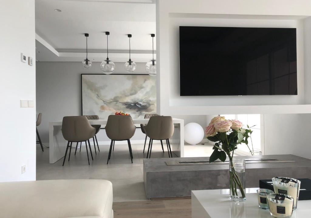 Golden Mile Apartment | Modern Apartment Puente Romano