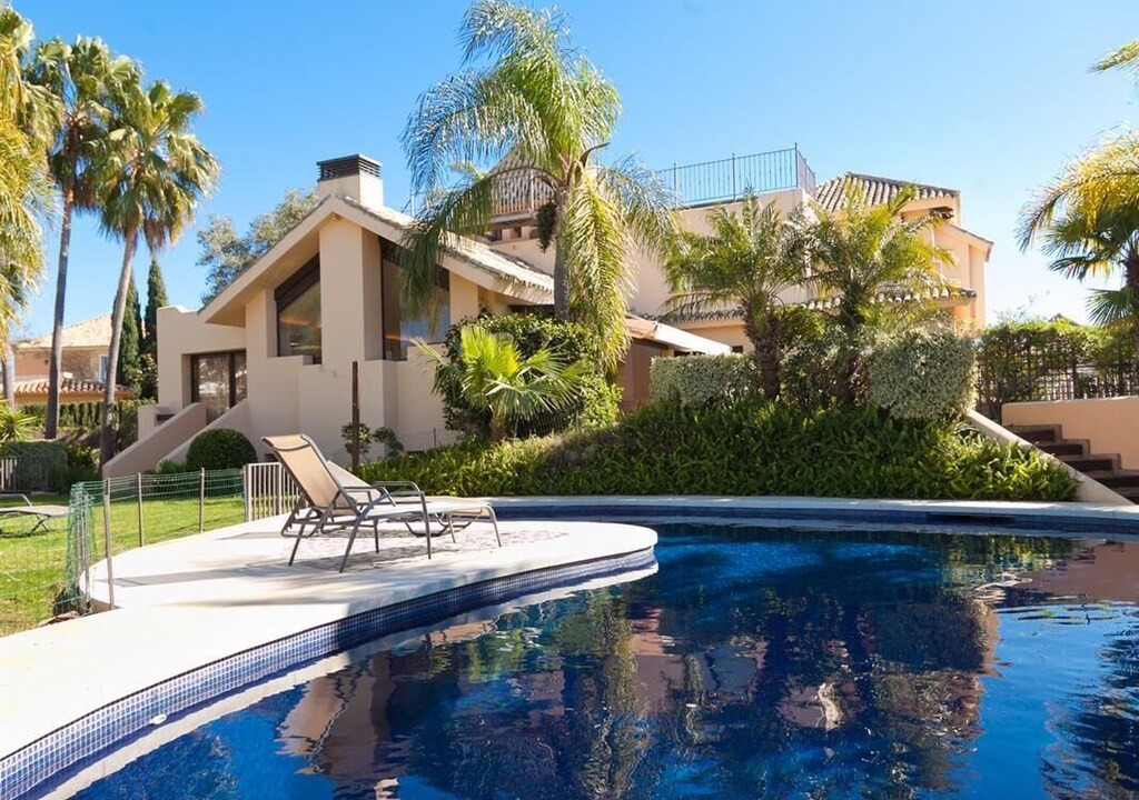 Urbanizacion el Rosario Villa | Modern family villa with private pool & garden, El Rosario, Marbella, close to facilities