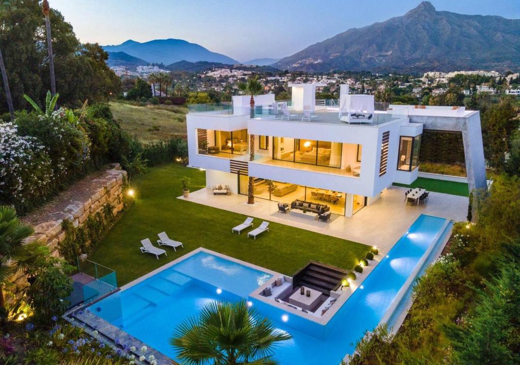 Nueva Andalucia Apartment | Newly Built 6 BDRM Luxury Villa in Nueva Andalucía