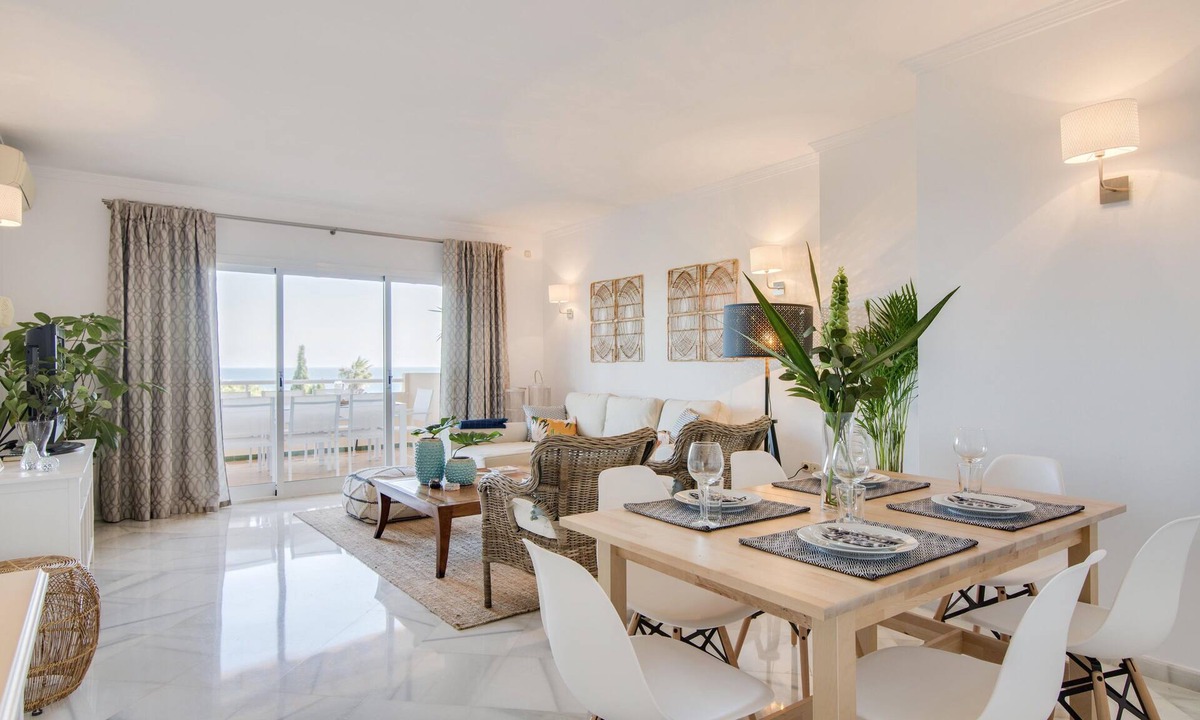 Urbanizacion Pinos Verdes Apartment | Renovated apartment with sea views close to the beach, restaurants and shops