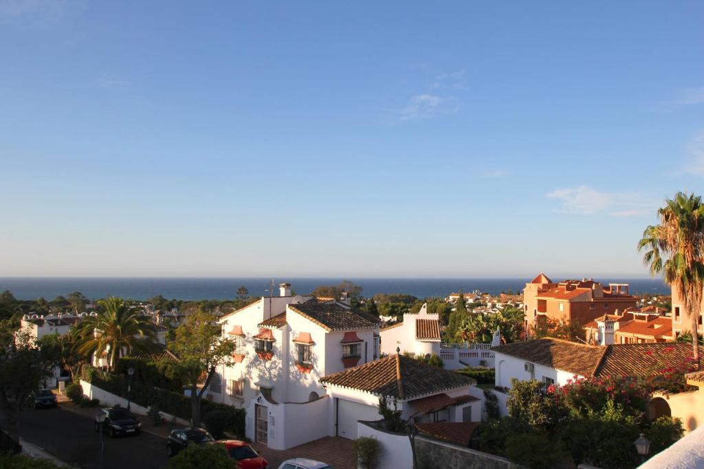 Urbanizacion Hacienda las Chapas House | Rooftop Villa - chalet en Cabo Pino con vistas al mar, jardines y piscina