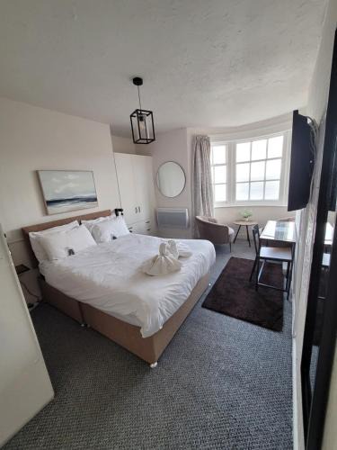 Scarborough Apartment | Sea View flat 4 fast WIFI & FREE parking