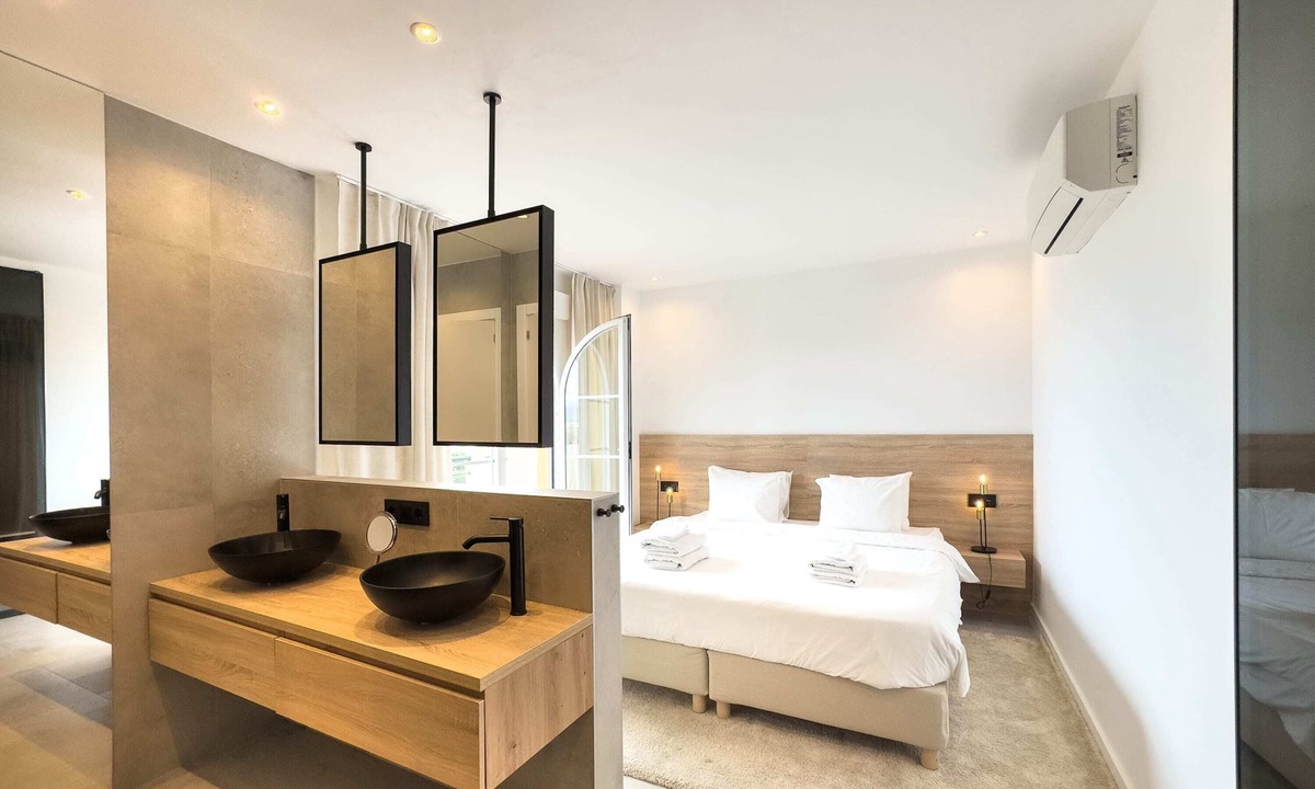 Nueva Andalucia Apartment | Senorio Giraldo 14 | Seaside Mountain Sunset Apartment Pools
