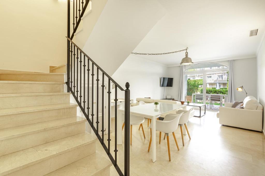 Marbella Apartment | Spacious 2 Bed Duplex in Aloha Gardens close to Puerto Banus
