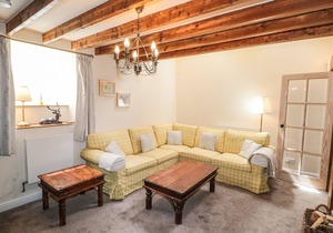 1 CHURCH COTTAGES, pet friendly, with open fire in Cloughton
