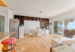 1100 Stunning Marbesa Beachfront Villa with Garden Pool
