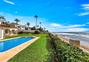 1100 Stunning Marbesa Beachfront Villa with Garden Pool