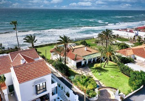 1100 Stunning Marbesa Beachfront Villa with Garden Pool