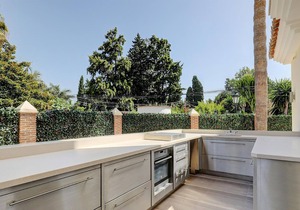 Are you dreaming of an extraordinaire and luxurious vacation on the south coast of Spain?