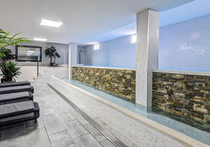 Are you dreaming of an extraordinaire and luxurious vacation on the south coast of Spain?