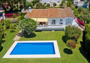Beautiful Villa In El Rosario, Marbella With Private Pool & South Facing Garden