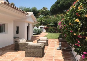 Beautiful Villa In El Rosario, Marbella With Private Pool & South Facing Garden