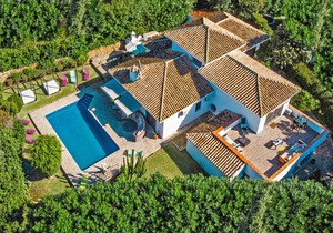 BIG VILLA 34121390 WITH 10 BEDROOMS EL ROSARIO MARBELLA, PRIVATE POOL FOR HOLIDAY RENTALS