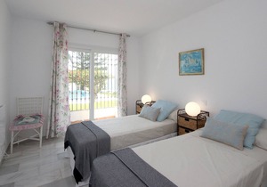 Charming villa with sea views, recently renovated and with free WIFI.