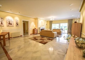 Fantastic villa in Marbesa directly on the beach