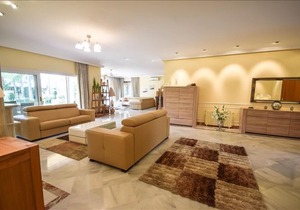 Fantastic villa in Marbesa directly on the beach