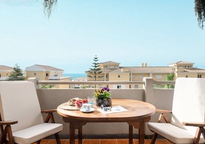 First line golf apartment in Cabopino