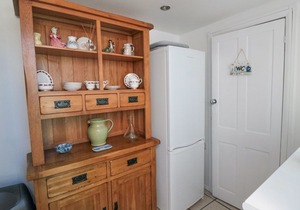 HARTWOOD COTTAGE, pet friendly, with a garden in Scarborough