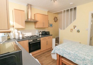 HARTWOOD COTTAGE, pet friendly, with a garden in Scarborough