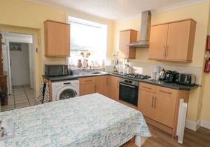 HARTWOOD COTTAGE, pet friendly, with a garden in Scarborough