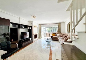 Lomas de Cabopino House