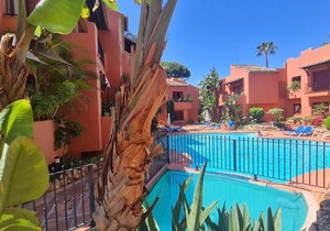 Luxury 2-Bed Apartment Elviria - Pool Sauna & gym