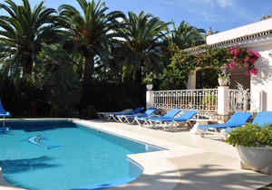 Luxury Spacious Villa with Private pool for 6 in Elviria, Marbella, with WiFi